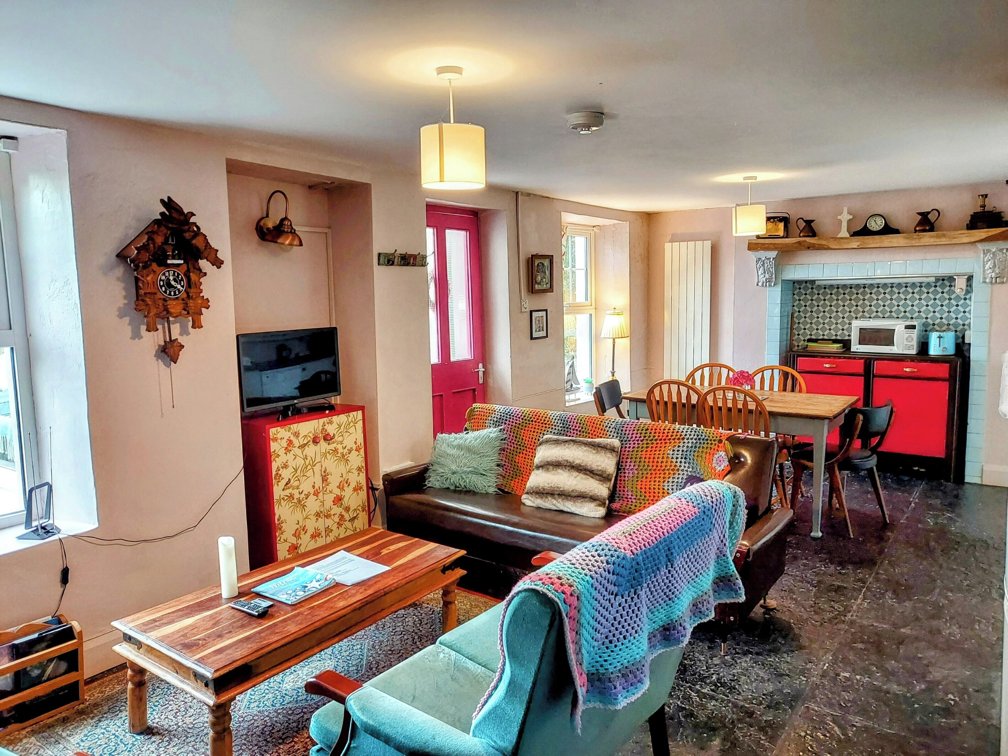 Smart TV, fireplace, books