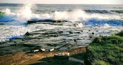 Wild Atlantic Way cottage, 10km from Cliffs of Moher, 5km from Lahinch.