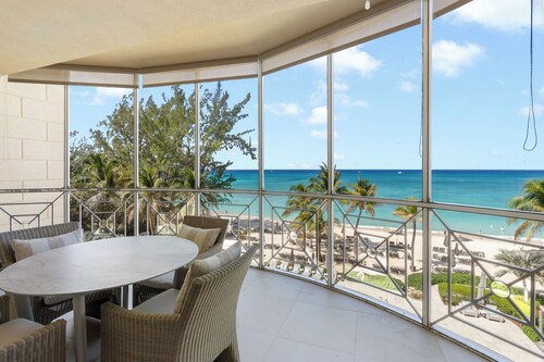 Villa 23, Forth floor 3 bedroom, 3 bathroom, oceanfront, fully equipped.