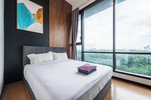 3 bedrooms, desk, iron/ironing board, free WiFi - 3 bedroom 6~7pax Condo in KL Bukit Bintang (Kuala Lumpur)