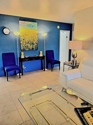 Living area - Central 37
(Wilton Manors)