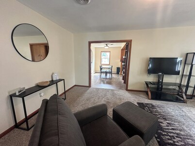 Clean & Cozy Spacious Apartment 