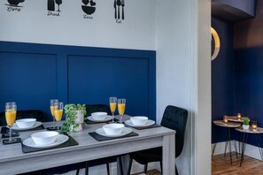 House | Dining - Manchester Gem - Spacious 3 Bedroom House (Manchester)