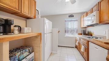 Fridge, microwave, stovetop, dishwasher