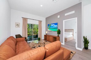 Smart TV - Cozy 5BR Villa w/ Pool, 15 mins to Disney! (Davenport)