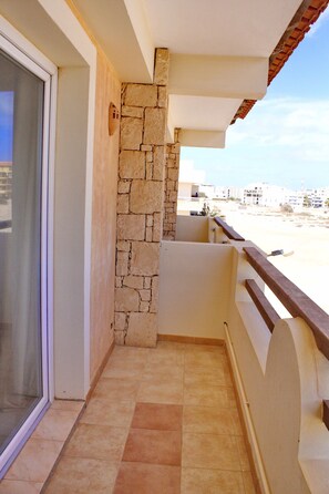 Classic Studio, 1 Double Bed, Balcony, City View | Terrace/patio