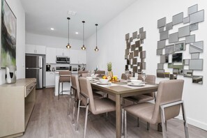 Dining - 5 Bed Orlando Oasis w/Pvt pool & 15 mins to Disney (Davenport)