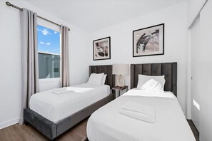 5 slaapkamers, een bureau, een strijkplank/strijkijzer, gratis wifi