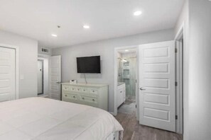 2 chambres, coffres-forts dans les chambres, bureau