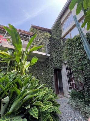 Apartamento luxo, varanda, vista para o jardim | Terraço/pátio
