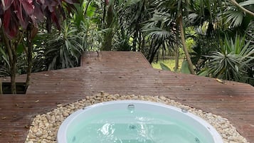 Bañera de hidromasaje privada
