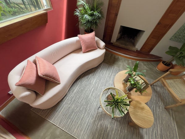 Appartement Familial, patio, vue jardin | Coin séjour | Télévision à écran plat de 40 pouces avec chaînes par satellite