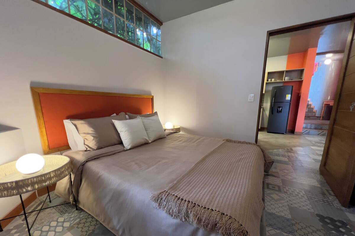 Deluxe-Apartment, Terrasse, Gartenblick | Individuell dekoriert, kostenloses WLAN
