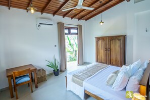 4 bedrooms, desk, iron/ironing board, travel cot - 4-BR bungalow in lovely Thalawathugoda with WiFi & AC - OLIVE NEST (Sri Jayawardenepura Kotte)