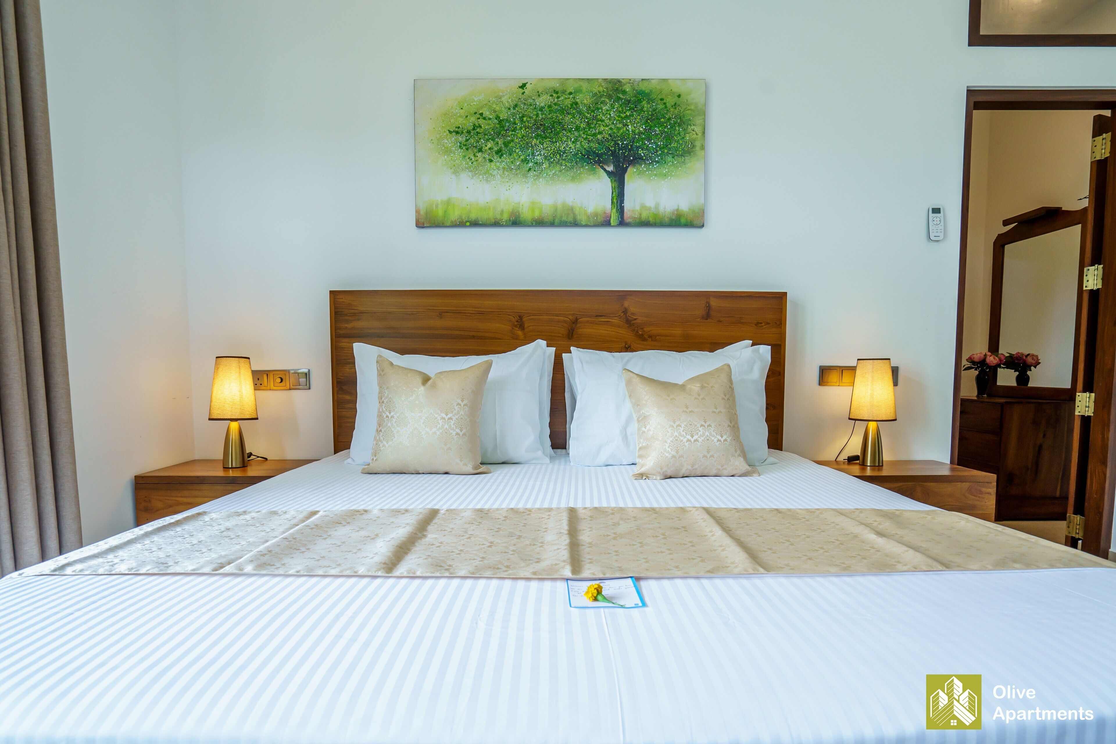 4 bedrooms, desk, iron/ironing board, travel crib