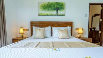 4 bedrooms, desk, iron/ironing board, travel cot