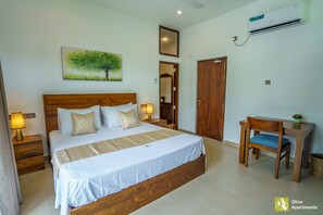4 bedrooms, desk, iron/ironing board, travel cot - 4-BR bungalow in lovely Thalawathugoda with WiFi & AC - OLIVE NEST (Sri Jayawardenepura Kotte)