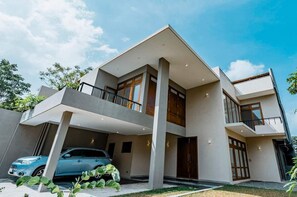 Exterior - 4-BR bungalow in lovely Thalawathugoda with WiFi & AC - OLIVE NEST (Sri Jayawardenepura Kotte)