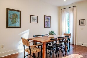 Dining - The Hill, 3BR Retreat by Velvet Ditch Villas (Oxford)