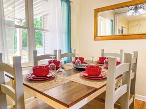 TV - Bonita Bungalow (Huntsville)