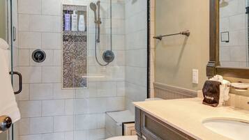 Cottage 12 | Bathroom | Hair dryer, towels, soap, shampoo