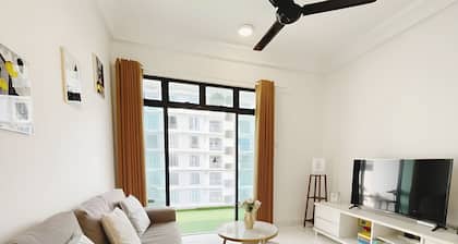 Platino 13 Pax, Mins away from Paradigm & Legoland