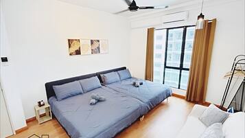 3 bedrooms, desk, iron/ironing board, free WiFi