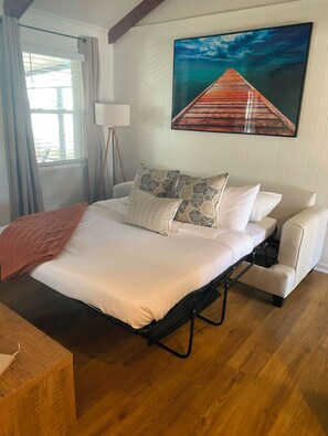 3 makuuhuonetta, työpöytä, silitysrauta/-lauta, Wi-Fi