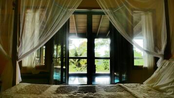 3 bedrooms, desk, iron/ironing board, free WiFi