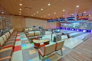 Television - Cozy 3-bedroom resort with 2 jacuzzi's, waterpark, fitness in beautiful Orlando (Orlando)