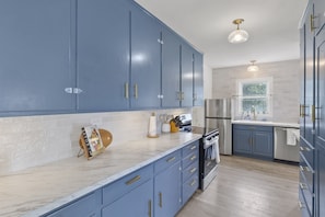 Fridge, microwave, oven, stovetop - Lake View Farmhouse | Near Watkins & Wineries (Burdett)