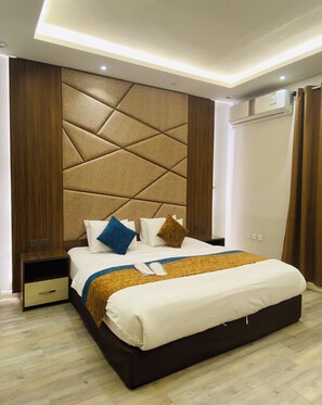 Desk, soundproofing, iron/ironing board, free WiFi - Lordy Serviced Apartments (Riyadh)