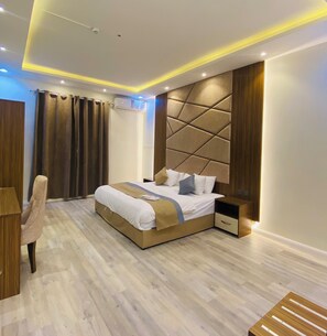 Desk, soundproofing, iron/ironing board, free WiFi