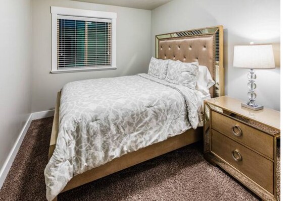 3 bedrooms, iron/ironing board, bed sheets