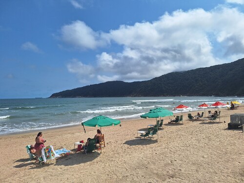 House in Guaiuba Beach-Guarujá, Barbecue + swimming pool (children's/adult/hydro) 