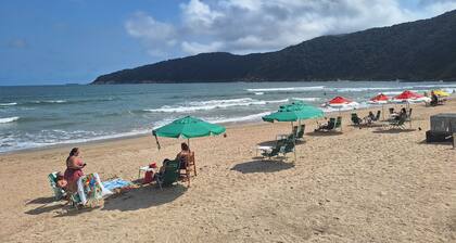 House in Guaiuba Beach-Guarujá, Barbecue + swimming pool (children's/adult/hydro)