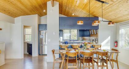 Stunning Ocean Views, Steps to Beach Tranquil Retreat Cove Keep by Avantstay