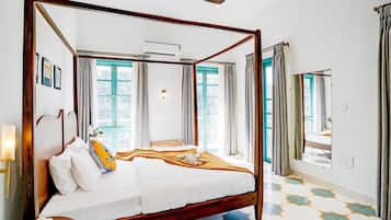 3 bedrooms, laptop workspace, iron/ironing board, bed sheets