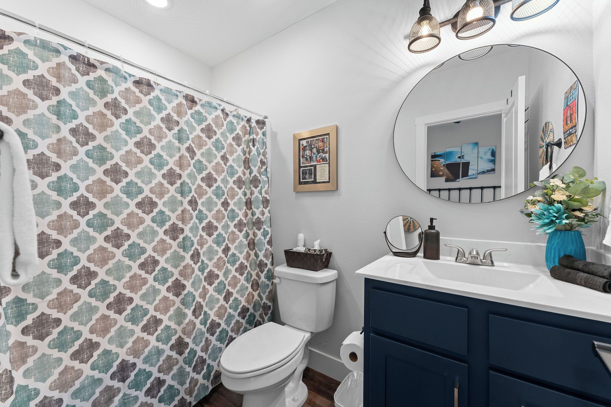 Music Room attached ensuite bathroom