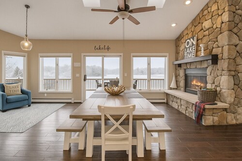 Spacious 5BR Family Ski & Lake Lodge – Game Room, Sleeps 14, Near Crystal