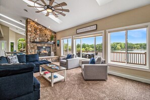 Smart TV, fireplace, ping pong, books