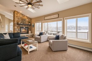 Smart TV, fireplace, ping pong, books