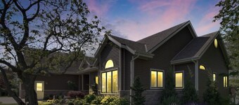 Stunning Lake House 200` of Lakefront with Kayaks Game Room