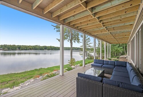 Stunning Lake House - 200` of Lakefront with Kayaks & Game Room