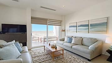 Kondominium Comfort, 2 kamar tidur, balkon, pemandangan pantai | Area keluarga