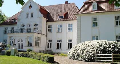 Schloss Badow Comfortable Holiday Residence