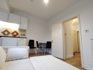 1 bedroom, WiFi, bed sheets