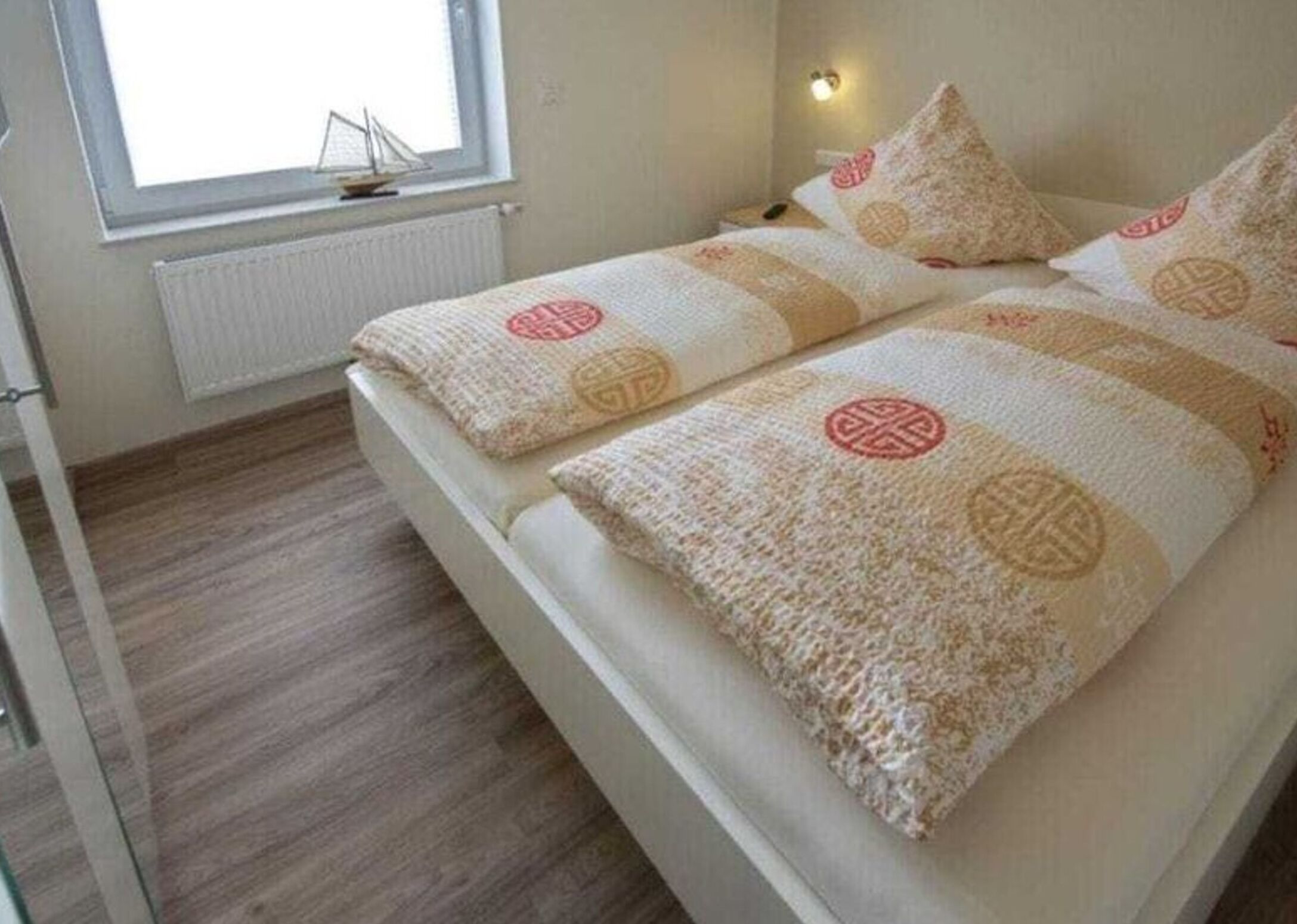 House | 1 bedroom, individually furnished, iron/ironing board, bed sheets