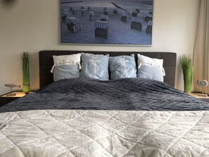 Nhà | 2 phòng ngủ, trang bị nội thất với thiết kế riêng biệt 