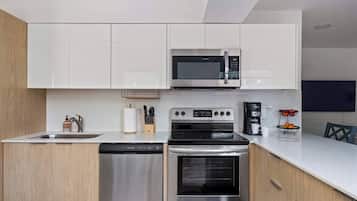 Refrigerador, microondas, horno, placa de cocina